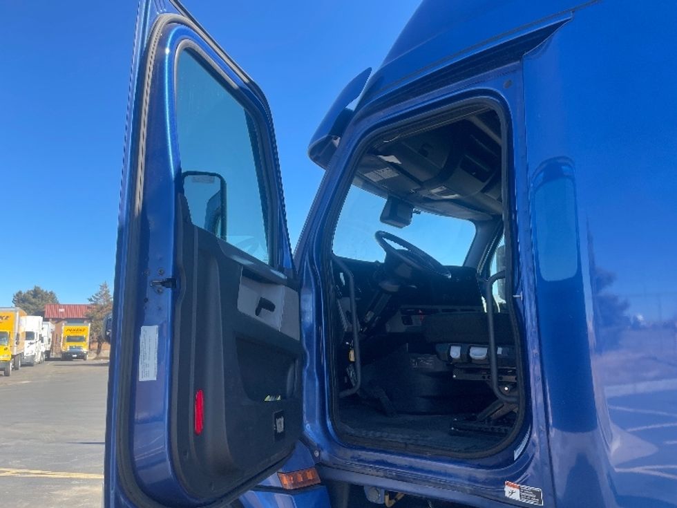 Sleeper Tractor-Heavy Duty Tractors-Freightliner-2020-T12664ST-Aurora-CO-632,100\n\t\tmiles-$ 60,250 - Image 9