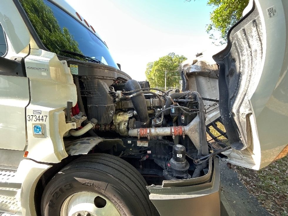 Sleeper Tractor-Heavy Duty Tractors-Freightliner-2020-T12664ST-Avon Lake-OH-513,880\n\t\tmiles-$ 58,750 - Image 19