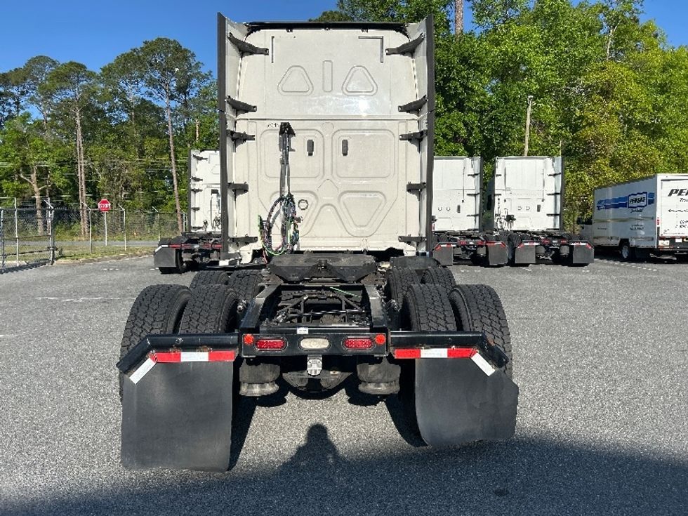 Sleeper Tractor-Heavy Duty Tractors-Freightliner-2020-T12664ST-Avon Lake-OH-513,880\n\t\tmiles-$ 58,750 - Image 5