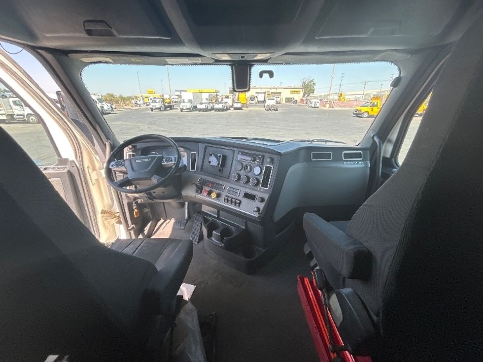Sleeper Tractor-Heavy Duty Tractors-Freightliner-2020-T12664ST-Bakersfield-CA-143,189\n\t\tmiles-$ 94,000 - Image 12