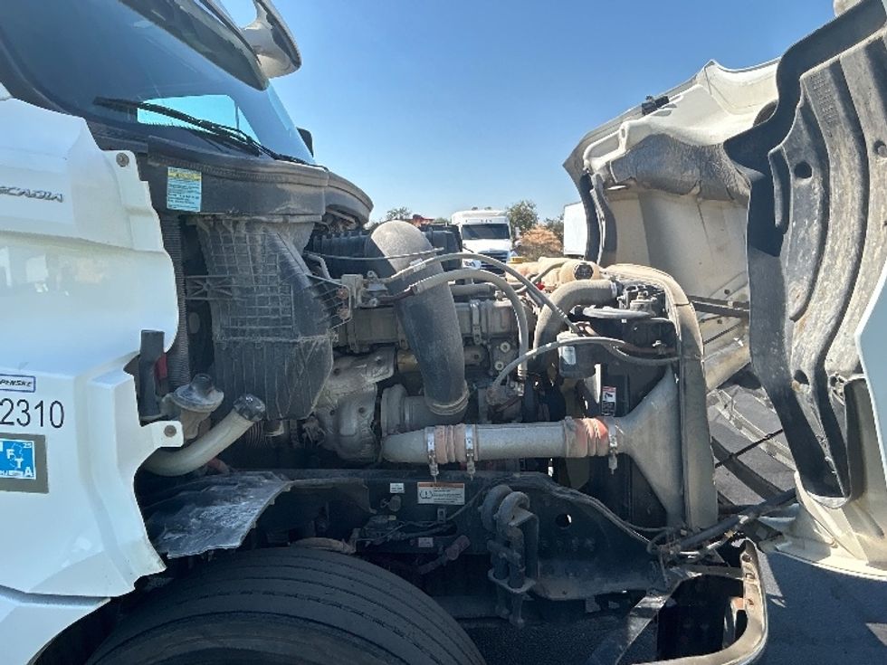 Sleeper Tractor-Heavy Duty Tractors-Freightliner-2020-T12664ST-Bakersfield-CA-143,189\n\t\tmiles-$ 94,000 - Image 20