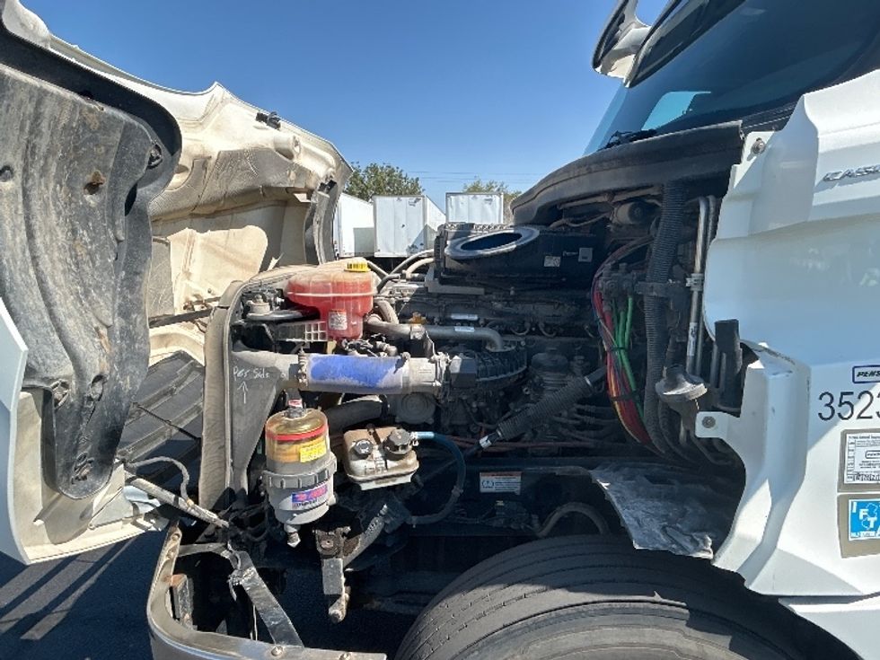 Sleeper Tractor-Heavy Duty Tractors-Freightliner-2020-T12664ST-Bakersfield-CA-143,189\n\t\tmiles-$ 94,000 - Image 21