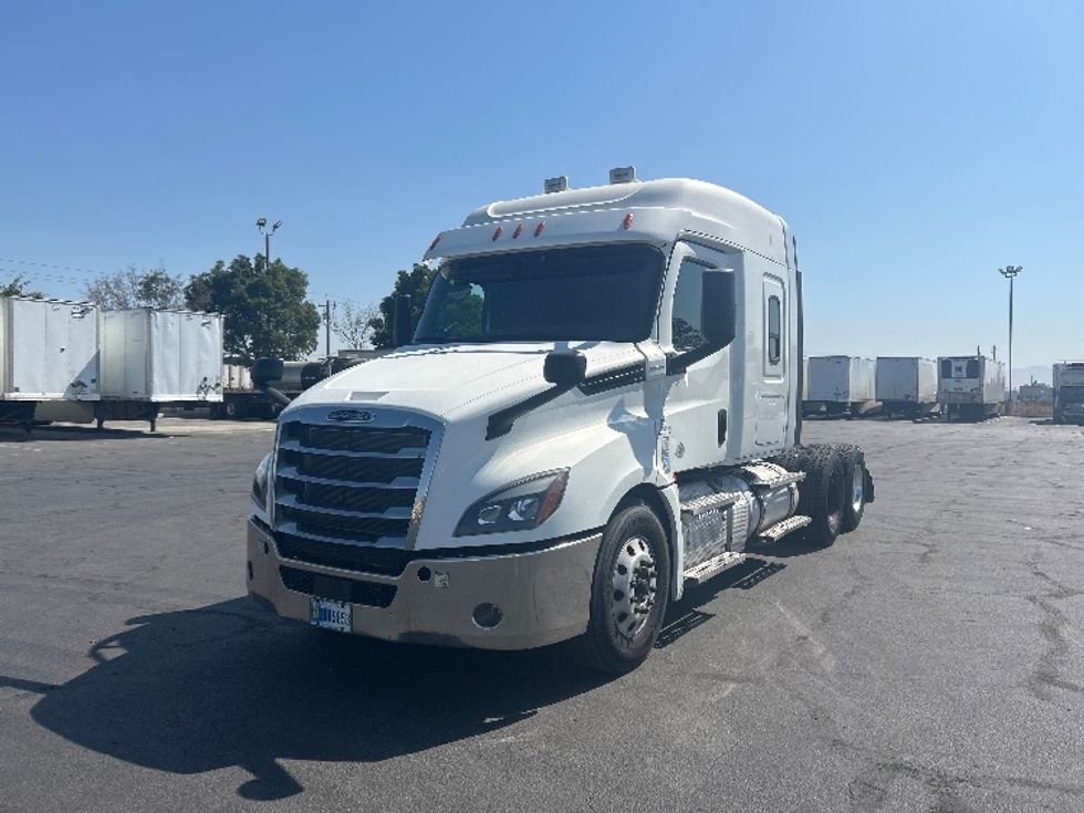 Sleeper Tractor-Heavy Duty Tractors-Freightliner-2020-T12664ST-Bakersfield-CA-143,189\n\t\tmiles-$ 94,000 - Image 3