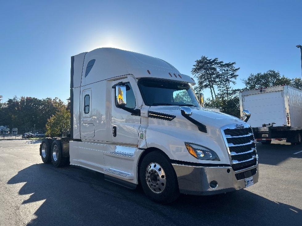 Sleeper Tractor-Heavy Duty Tractors-Freightliner-2020-T12664ST-Baltimore-MD-133,974\n\t\tmiles-$ 90,750 - Image 1