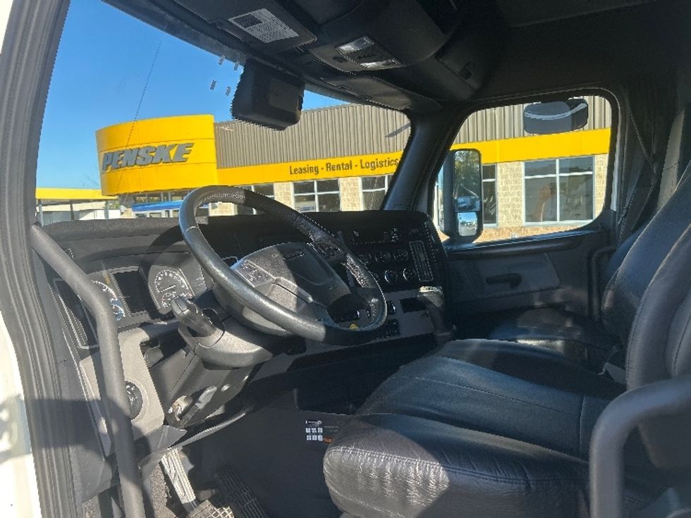Sleeper Tractor-Heavy Duty Tractors-Freightliner-2020-T12664ST-Baltimore-MD-133,974\n\t\tmiles-$ 90,750 - Image 10