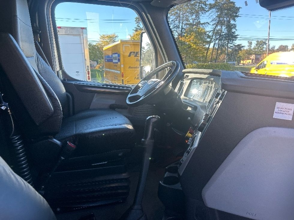 Sleeper Tractor-Heavy Duty Tractors-Freightliner-2020-T12664ST-Baltimore-MD-133,974\n\t\tmiles-$ 90,750 - Image 15