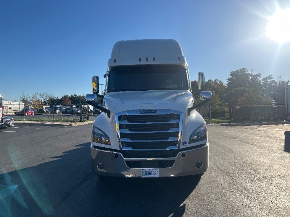 Sleeper Tractor-Heavy Duty Tractors-Freightliner-2020-T12664ST-Baltimore-MD-133,974\n\t\tmiles-$ 90,750 - Image 2