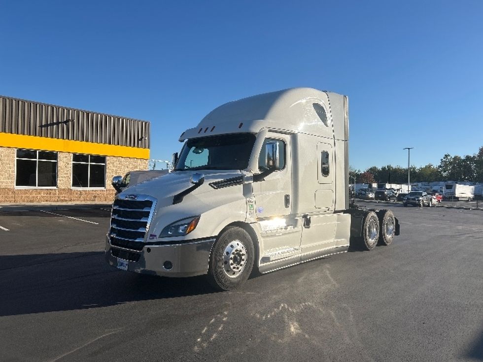 Sleeper Tractor-Heavy Duty Tractors-Freightliner-2020-T12664ST-Baltimore-MD-133,974\n\t\tmiles-$ 90,750 - Image 3