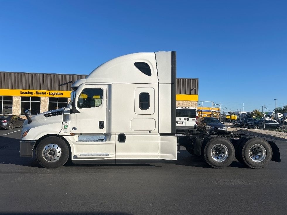 Sleeper Tractor-Heavy Duty Tractors-Freightliner-2020-T12664ST-Baltimore-MD-133,974\n\t\tmiles-$ 90,750 - Image 4