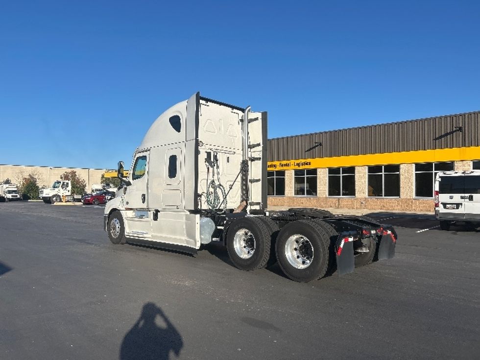 Sleeper Tractor-Heavy Duty Tractors-Freightliner-2020-T12664ST-Baltimore-MD-133,974\n\t\tmiles-$ 90,750 - Image 5