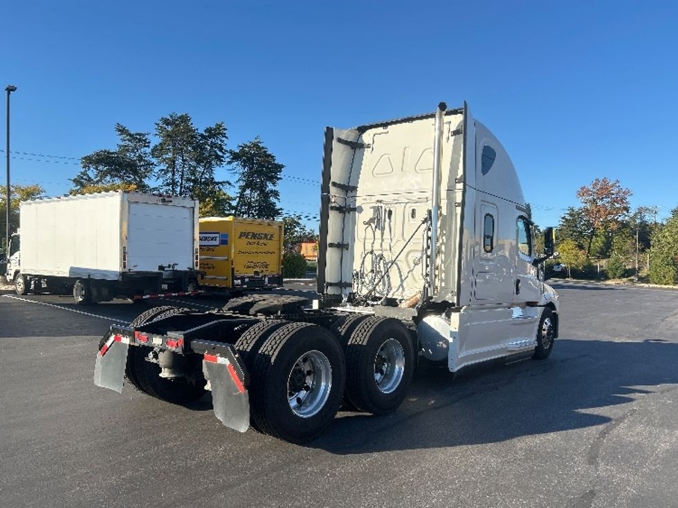 Sleeper Tractor-Heavy Duty Tractors-Freightliner-2020-T12664ST-Baltimore-MD-133,974\n\t\tmiles-$ 90,750 - Image 7