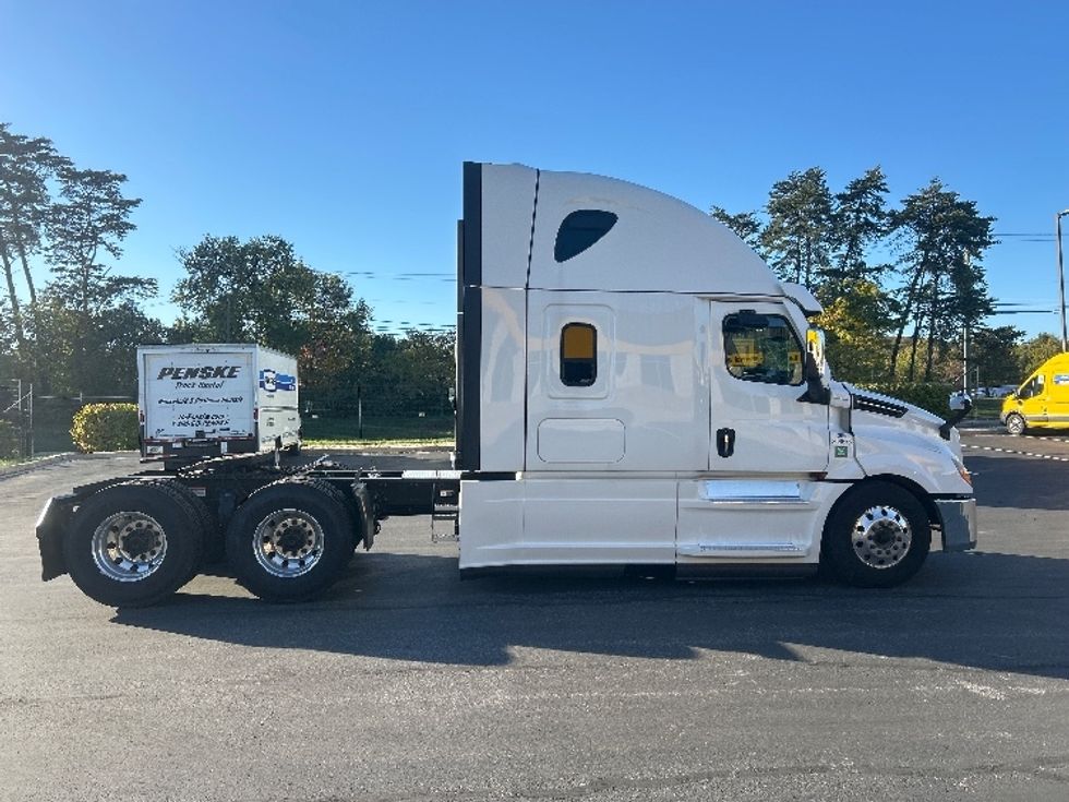 Sleeper Tractor-Heavy Duty Tractors-Freightliner-2020-T12664ST-Baltimore-MD-133,974\n\t\tmiles-$ 90,750 - Image 8