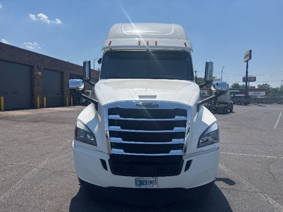 Sleeper Tractor-Heavy Duty Tractors-Freightliner-2020-T12664ST-Baltimore-MD-468,374\n\t\tmiles-$ 65,250 - Image 2