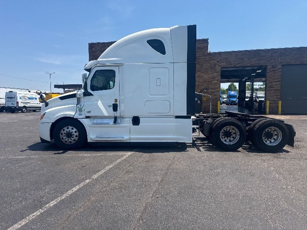 Sleeper Tractor-Heavy Duty Tractors-Freightliner-2020-T12664ST-Baltimore-MD-468,374\n\t\tmiles-$ 65,250 - Image 4