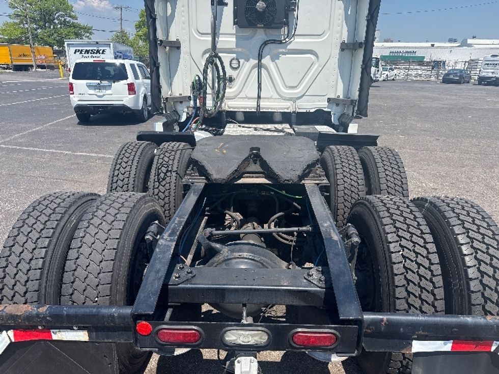 Sleeper Tractor-Heavy Duty Tractors-Freightliner-2020-T12664ST-Baltimore-MD-468,374\n\t\tmiles-$ 65,250 - Image 6