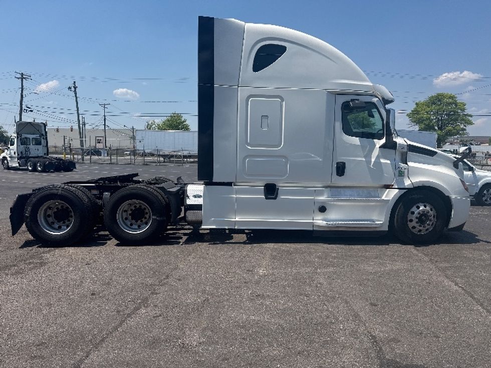 Sleeper Tractor-Heavy Duty Tractors-Freightliner-2020-T12664ST-Baltimore-MD-468,374\n\t\tmiles-$ 65,250 - Image 8