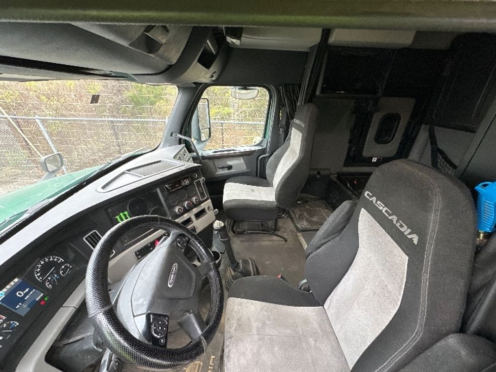 Sleeper Tractor-Heavy Duty Tractors-Freightliner-2020-T12664ST-Baltimore-MD-507,195\n\t\tmiles-$ 57,000 - Image 10