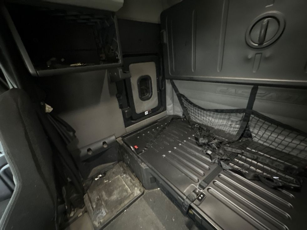 Sleeper Tractor-Heavy Duty Tractors-Freightliner-2020-T12664ST-Baltimore-MD-507,195\n\t\tmiles-$ 57,000 - Image 18