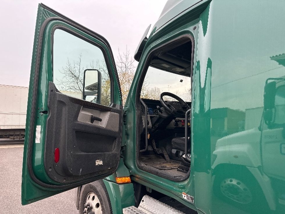 Sleeper Tractor-Heavy Duty Tractors-Freightliner-2020-T12664ST-Baltimore-MD-507,195\n\t\tmiles-$ 57,000 - Image 9