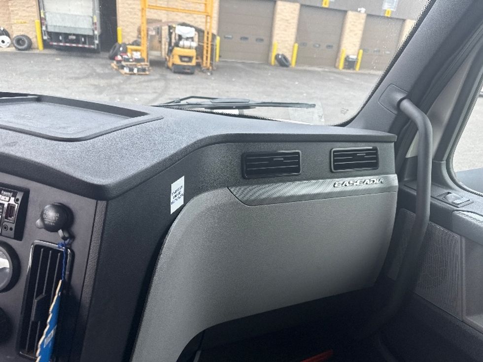 Sleeper Tractor-Heavy Duty Tractors-Freightliner-2020-T12664ST-Baltimore-MD-563,428\n\t\tmiles-$ 53,750 - Image 13