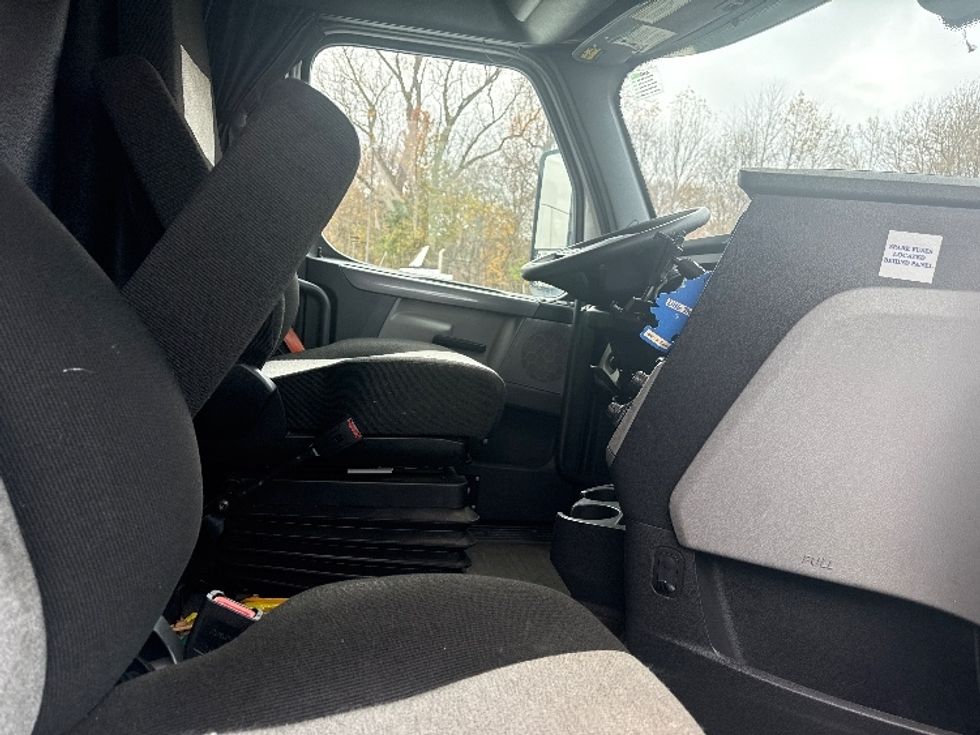 Sleeper Tractor-Heavy Duty Tractors-Freightliner-2020-T12664ST-Baltimore-MD-563,428\n\t\tmiles-$ 53,750 - Image 14