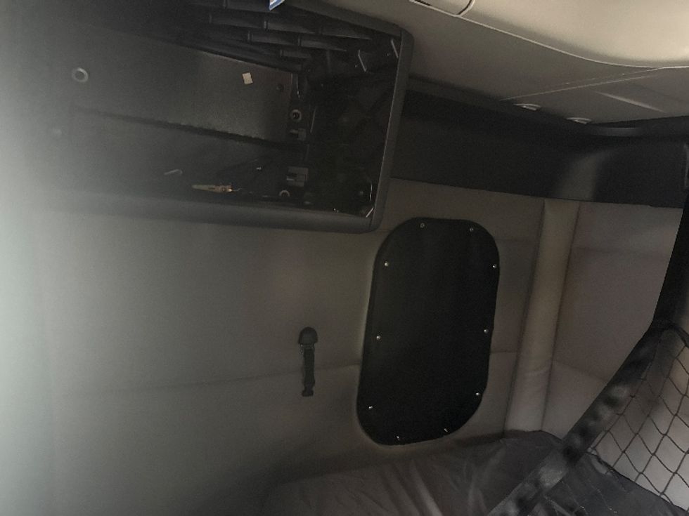 Sleeper Tractor-Heavy Duty Tractors-Freightliner-2020-T12664ST-Baltimore-MD-563,428\n\t\tmiles-$ 53,750 - Image 17