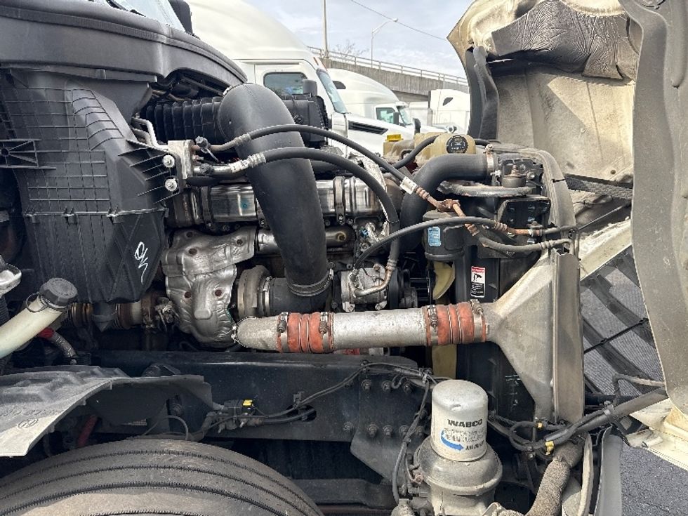 Sleeper Tractor-Heavy Duty Tractors-Freightliner-2020-T12664ST-Baltimore-MD-563,428\n\t\tmiles-$ 53,750 - Image 18