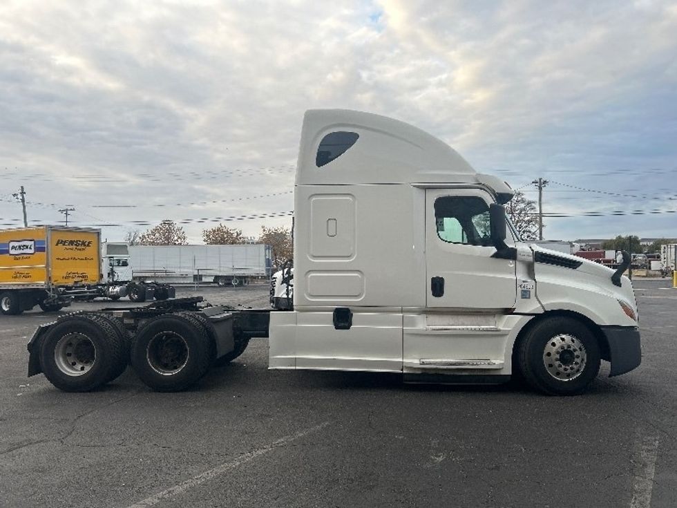 Sleeper Tractor-Heavy Duty Tractors-Freightliner-2020-T12664ST-Baltimore-MD-563,428\n\t\tmiles-$ 53,750 - Image 7