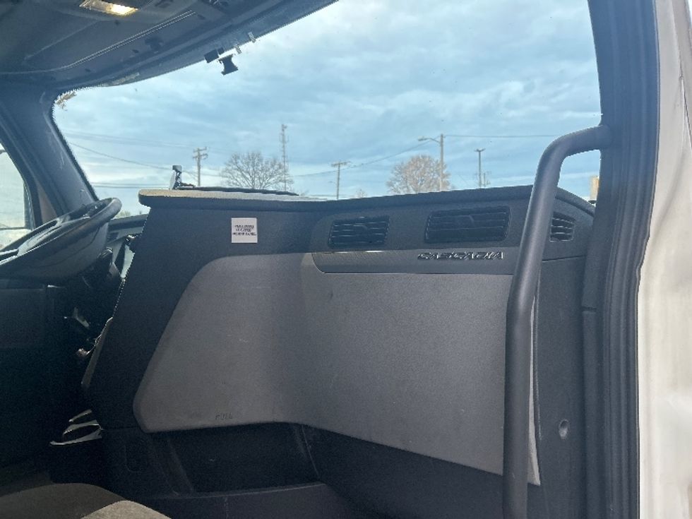 Sleeper Tractor-Heavy Duty Tractors-Freightliner-2020-T12664ST-Baltimore-MD-575,800\n\t\tmiles-$ 50,750 - Image 12