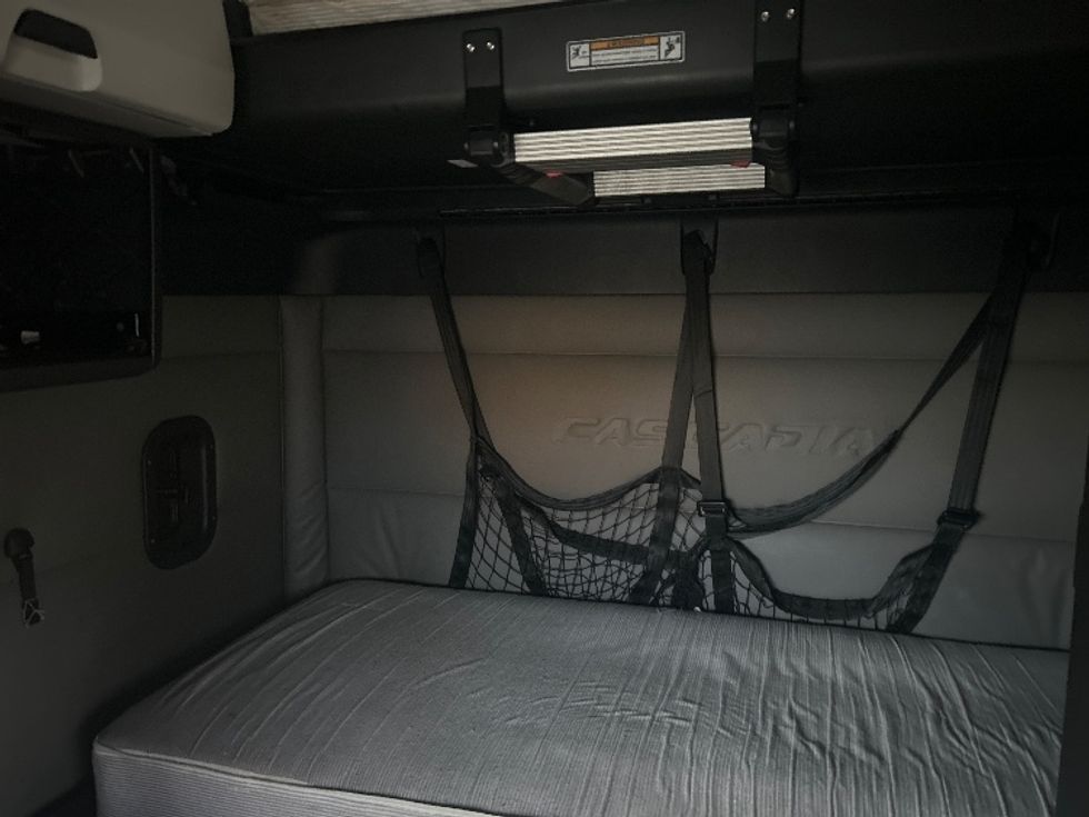 Sleeper Tractor-Heavy Duty Tractors-Freightliner-2020-T12664ST-Baltimore-MD-575,800\n\t\tmiles-$ 50,750 - Image 15