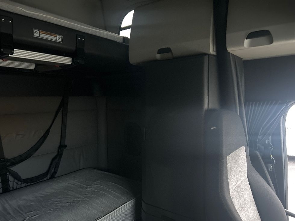 Sleeper Tractor-Heavy Duty Tractors-Freightliner-2020-T12664ST-Baltimore-MD-575,800\n\t\tmiles-$ 50,750 - Image 16