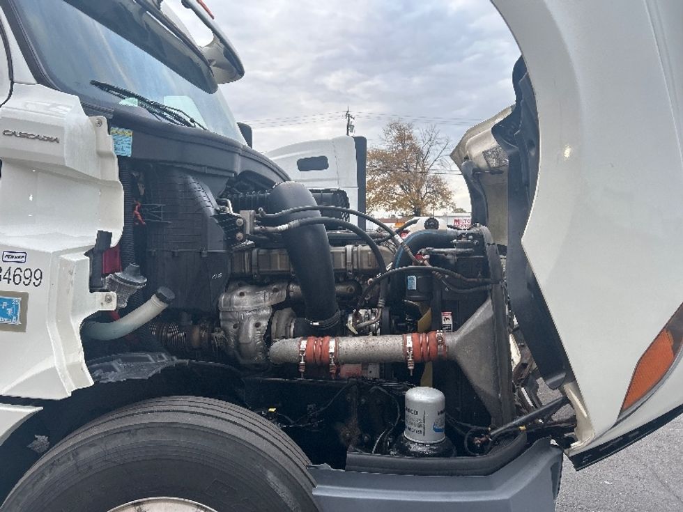 Sleeper Tractor-Heavy Duty Tractors-Freightliner-2020-T12664ST-Baltimore-MD-575,800\n\t\tmiles-$ 50,750 - Image 18