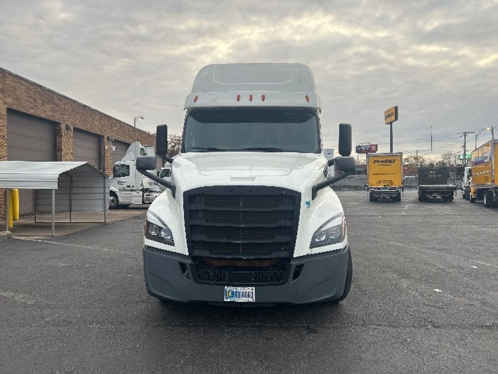 Sleeper Tractor-Heavy Duty Tractors-Freightliner-2020-T12664ST-Baltimore-MD-575,800\n\t\tmiles-$ 50,750 - Image 2