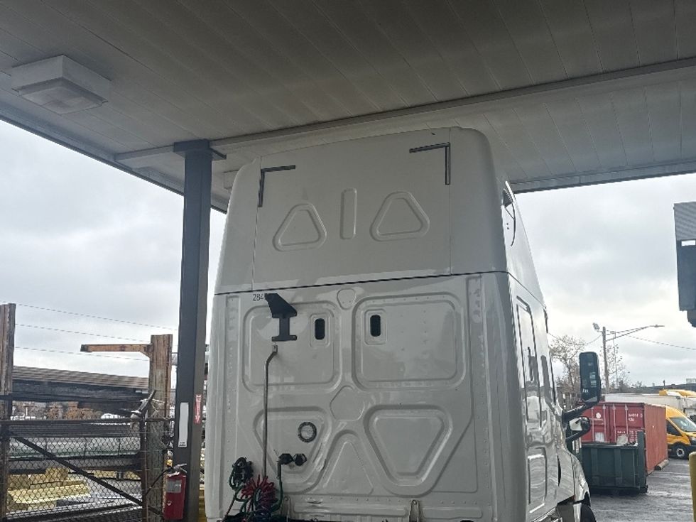 Sleeper Tractor-Heavy Duty Tractors-Freightliner-2020-T12664ST-Baltimore-MD-575,800\n\t\tmiles-$ 50,750 - Image 5