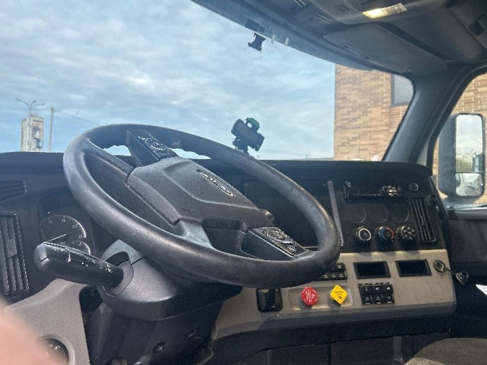Sleeper Tractor-Heavy Duty Tractors-Freightliner-2020-T12664ST-Baltimore-MD-575,800\n\t\tmiles-$ 50,750 - Image 8