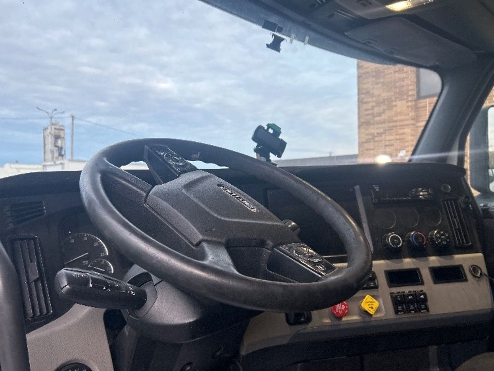 Sleeper Tractor-Heavy Duty Tractors-Freightliner-2020-T12664ST-Baltimore-MD-575,800\n\t\tmiles-$ 50,750 - Image 9