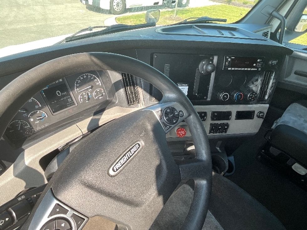 Sleeper Tractor-Heavy Duty Tractors-Freightliner-2020-T12664ST-Baltimore-MD-609,989\n\t\tmiles-$ 52,250 - Image 10