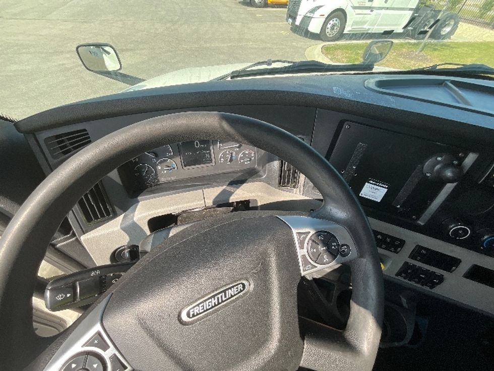 Sleeper Tractor-Heavy Duty Tractors-Freightliner-2020-T12664ST-Baltimore-MD-609,989\n\t\tmiles-$ 52,250 - Image 11