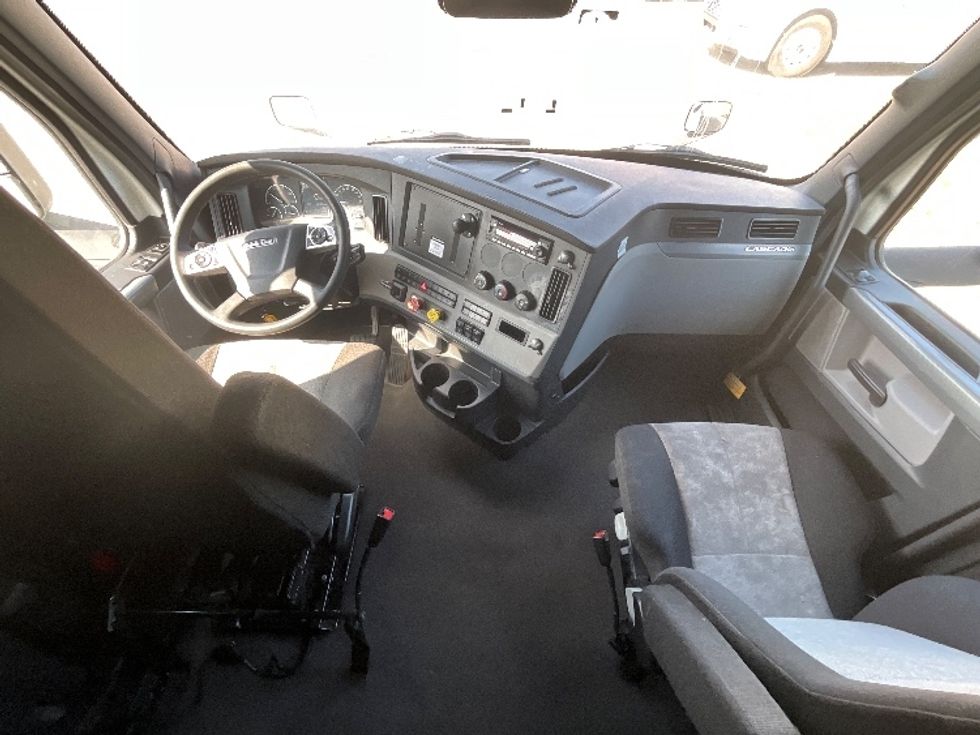 Sleeper Tractor-Heavy Duty Tractors-Freightliner-2020-T12664ST-Baltimore-MD-609,989\n\t\tmiles-$ 52,250 - Image 12