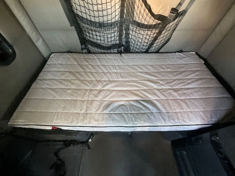 Sleeper Tractor-Heavy Duty Tractors-Freightliner-2020-T12664ST-Baltimore-MD-609,989\n\t\tmiles-$ 52,250 - Image 17