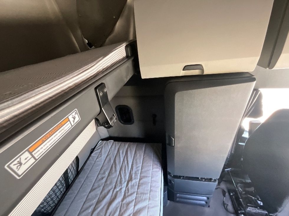 Sleeper Tractor-Heavy Duty Tractors-Freightliner-2020-T12664ST-Baltimore-MD-609,989\n\t\tmiles-$ 52,250 - Image 18