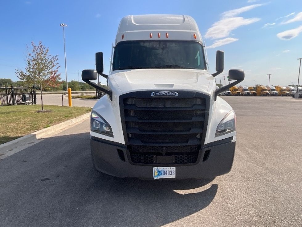 Sleeper Tractor-Heavy Duty Tractors-Freightliner-2020-T12664ST-Baltimore-MD-609,989\n\t\tmiles-$ 52,250 - Image 2