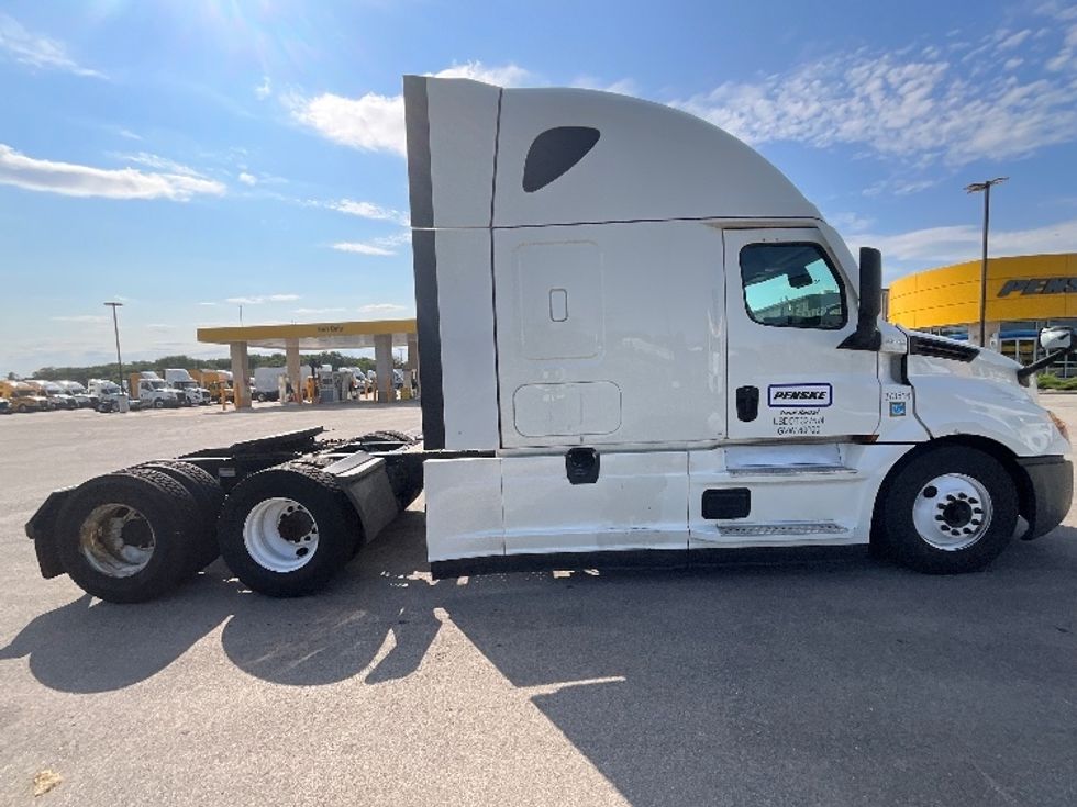 Sleeper Tractor-Heavy Duty Tractors-Freightliner-2020-T12664ST-Baltimore-MD-609,989\n\t\tmiles-$ 52,250 - Image 8