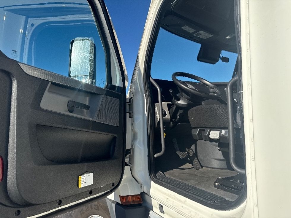 Sleeper Tractor-Heavy Duty Tractors-Freightliner-2020-T12664ST-Baltimore-MD-671,000\n\t\tmiles-$ 44,750 - Image 7