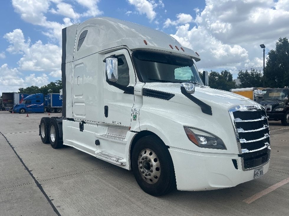 Sleeper Tractor-Heavy Duty Tractors-Freightliner-2020-T12664ST-Beaumont-TX-596,531\n\t\tmiles-$ 63,500 - Image 1