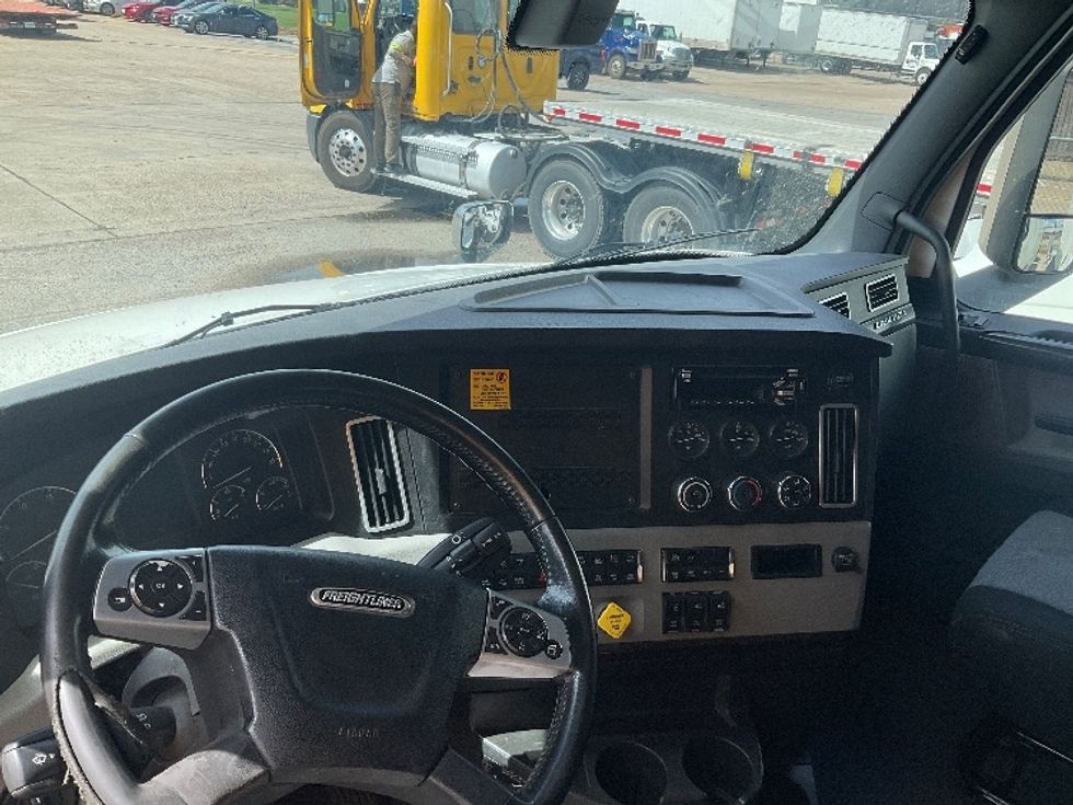 Sleeper Tractor-Heavy Duty Tractors-Freightliner-2020-T12664ST-Beaumont-TX-596,531\n\t\tmiles-$ 63,500 - Image 10