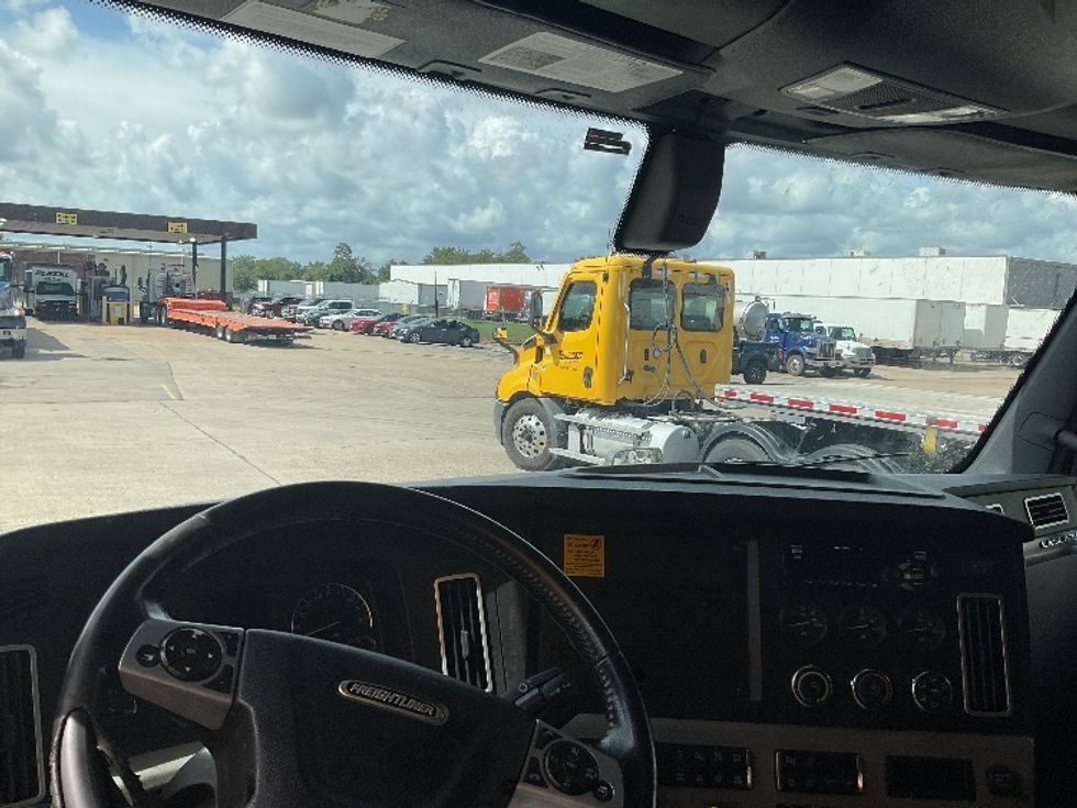 Sleeper Tractor-Heavy Duty Tractors-Freightliner-2020-T12664ST-Beaumont-TX-596,531\n\t\tmiles-$ 63,500 - Image 11