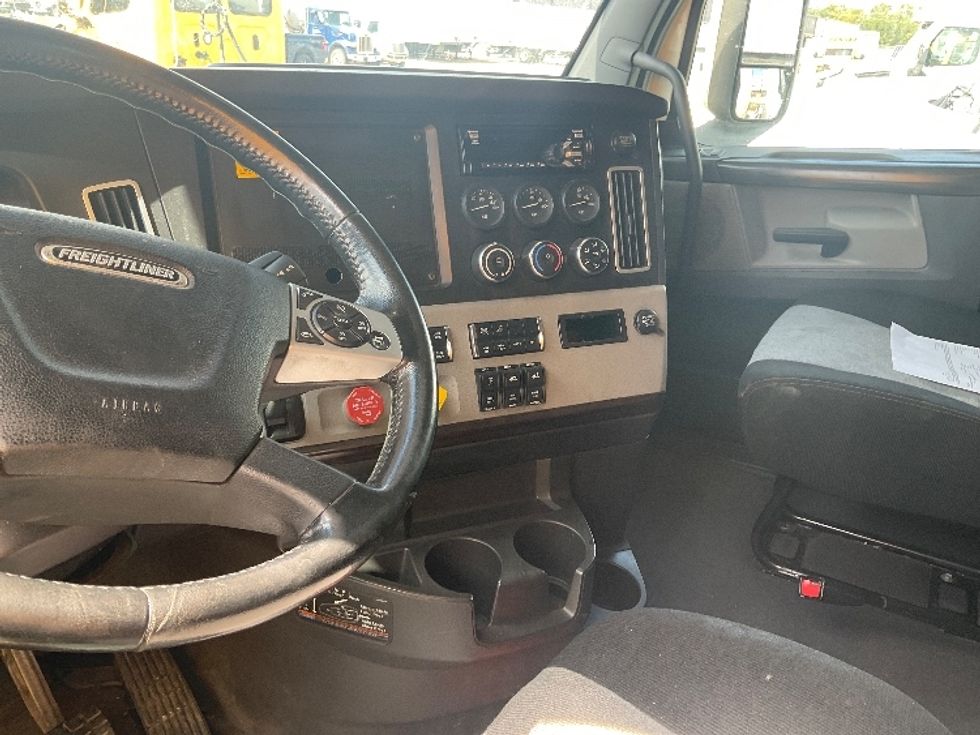 Sleeper Tractor-Heavy Duty Tractors-Freightliner-2020-T12664ST-Beaumont-TX-596,531\n\t\tmiles-$ 63,500 - Image 12
