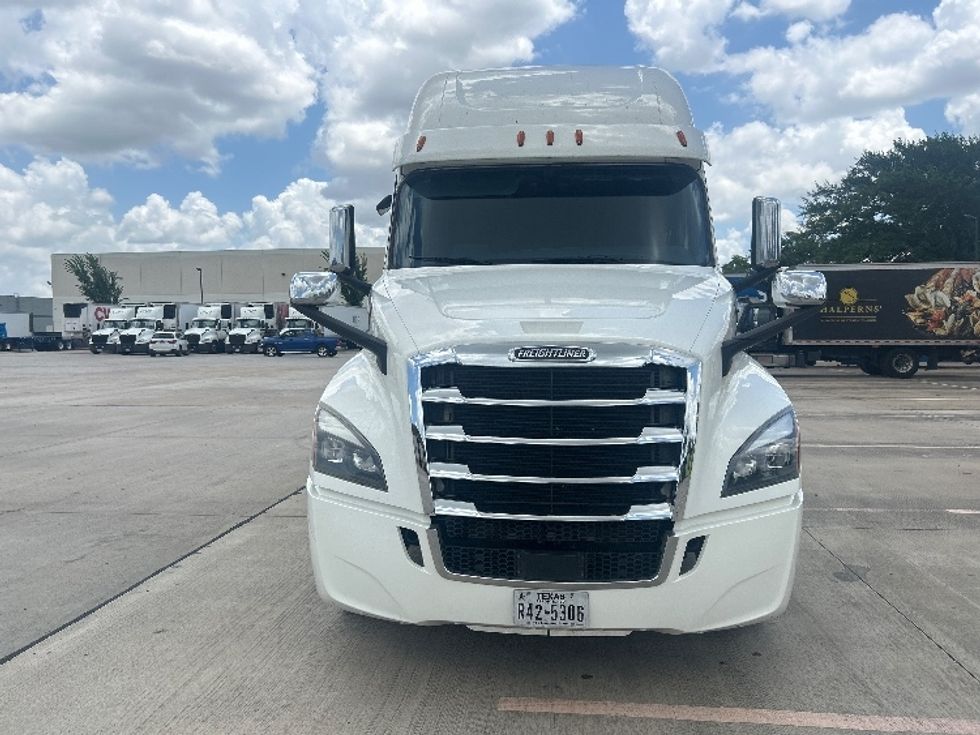 Sleeper Tractor-Heavy Duty Tractors-Freightliner-2020-T12664ST-Beaumont-TX-596,531\n\t\tmiles-$ 63,500 - Image 2