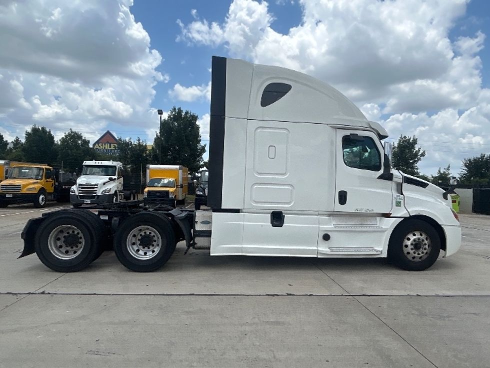 Sleeper Tractor-Heavy Duty Tractors-Freightliner-2020-T12664ST-Beaumont-TX-596,531\n\t\tmiles-$ 63,500 - Image 8